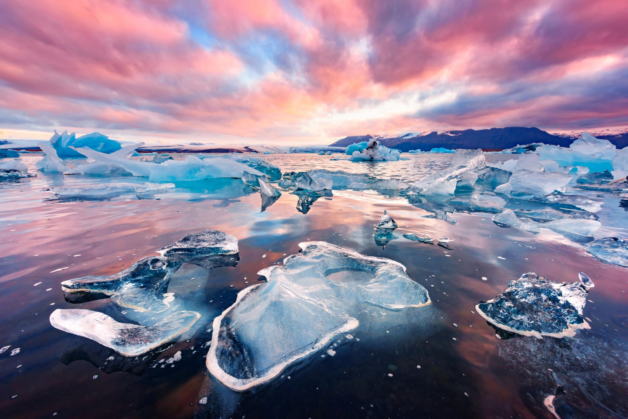 Islandija in Vestmanski otoki - veliki krog v objemu polnočnega sonca