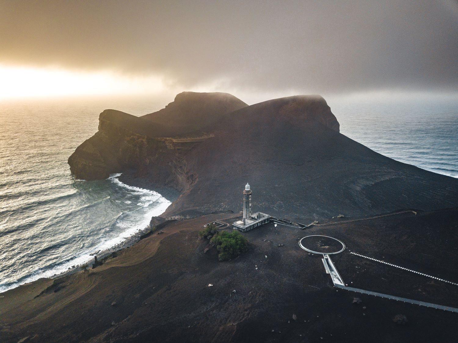 Svetilnik na otoku Faial na Azorih, Portugalska.